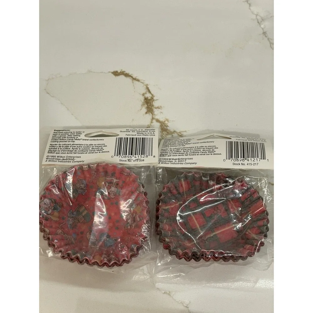 Vintage Cupcake Liners Christmas Set of 2 Wilton 1995 Red Green‎ Retro Plaid Elf